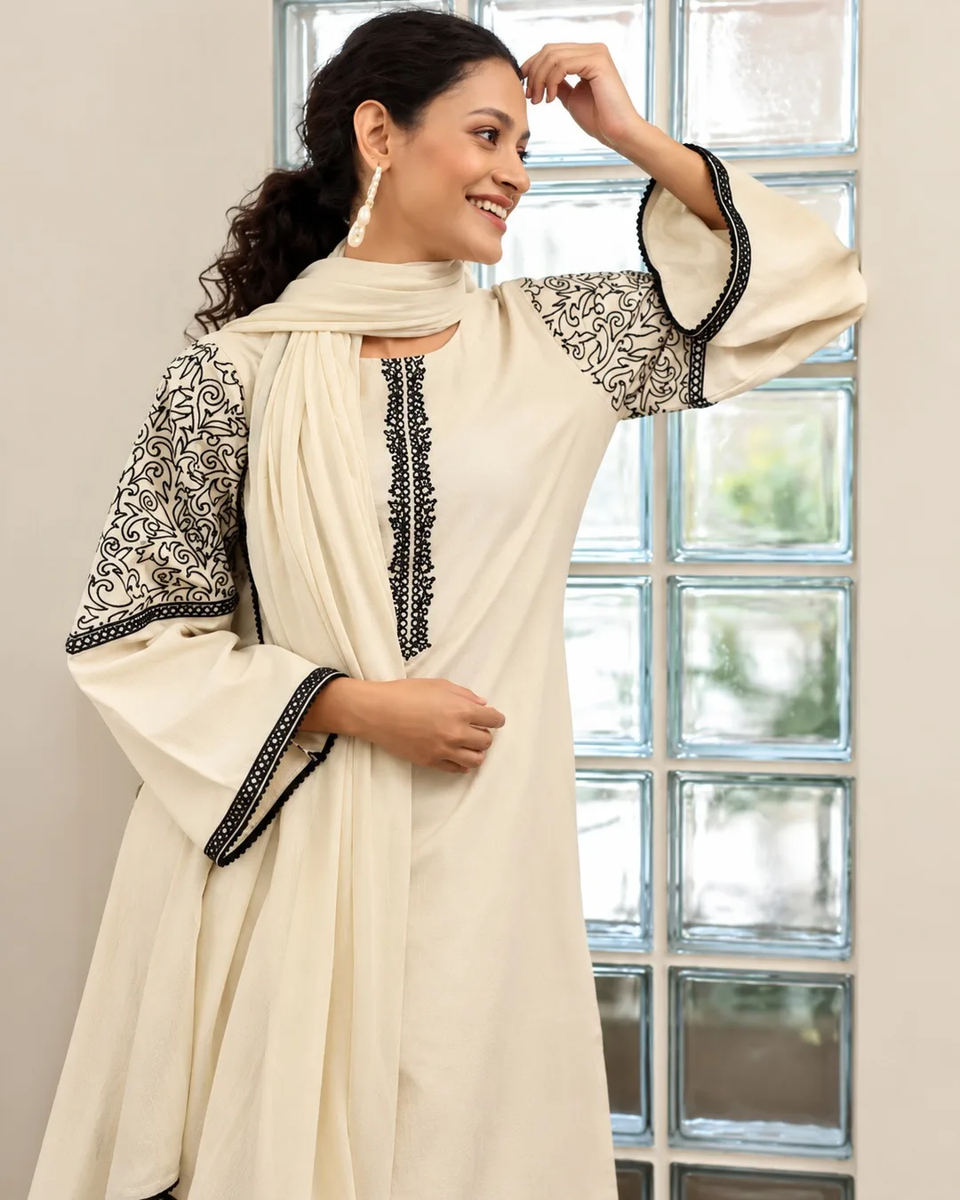 Women’s Ivory Cream Embroidered Kurta Pant Set with Matching Dupatta — 3